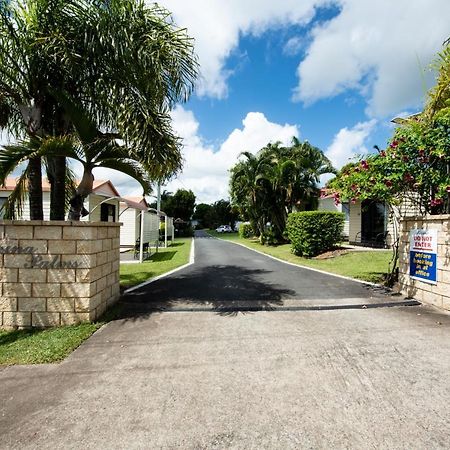 Sarina Palms Caravan And Cabins Village Esterno foto