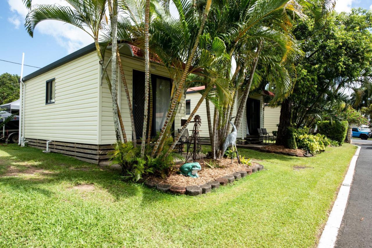 Sarina Palms Caravan And Cabins Village Esterno foto