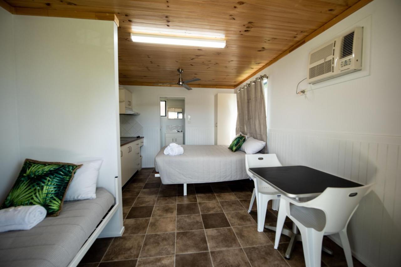 Sarina Palms Caravan And Cabins Village Esterno foto