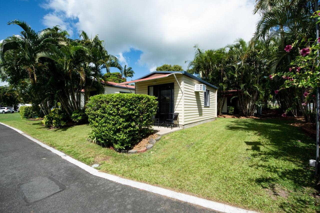 Sarina Palms Caravan And Cabins Village Esterno foto