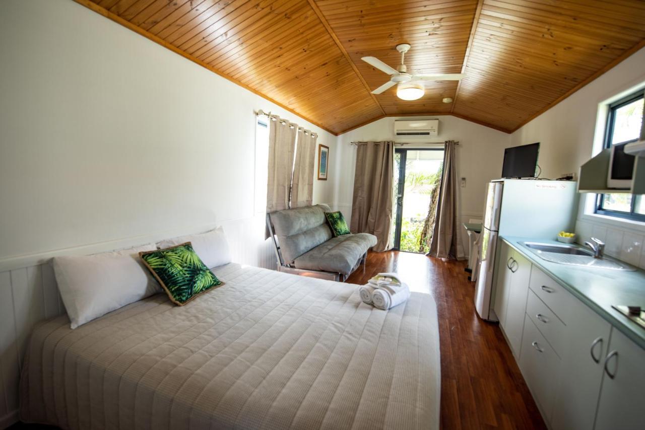Sarina Palms Caravan And Cabins Village Esterno foto
