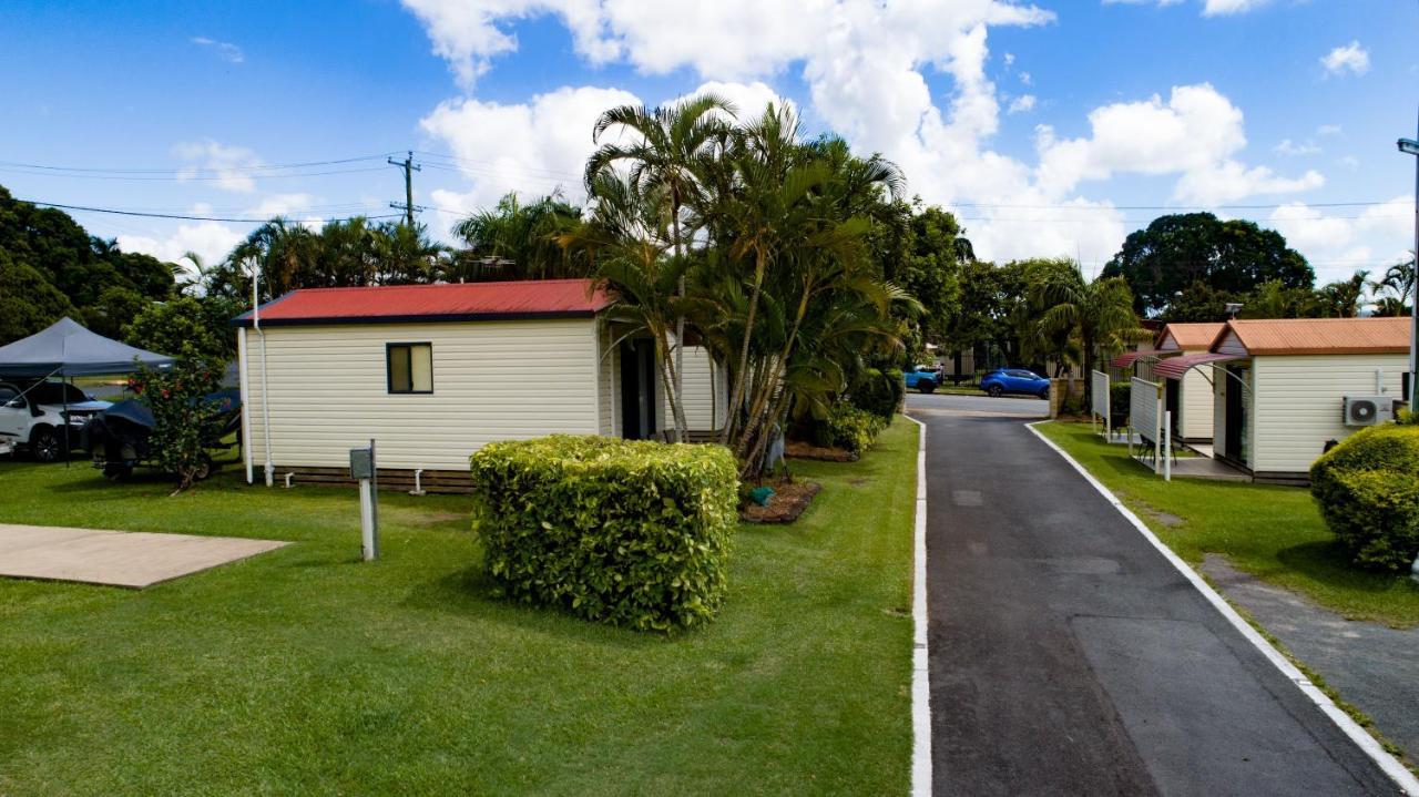 Sarina Palms Caravan And Cabins Village Esterno foto